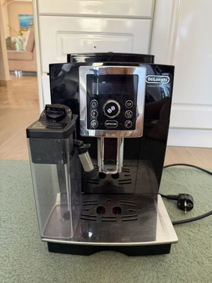 Καφετιέρα Delonghi Cappuccino σαν καινούργιο με πέντε επιλογές ροφημάτων