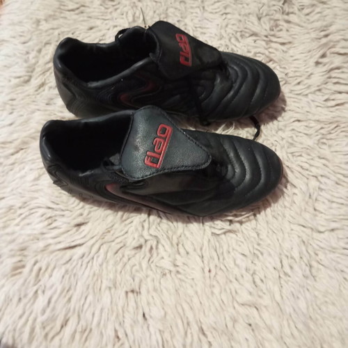 Football shoes used with studs size 37, black and red