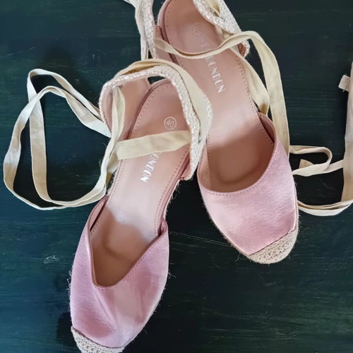 Yes Bonbon dusty pink platform sandals like new, size 40