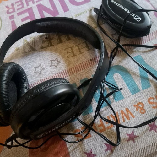 Headphones with long cable and cable case like new, wired