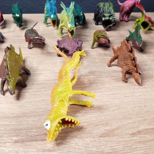 Vintage Plastic Dinosaur Figures used, 70s set