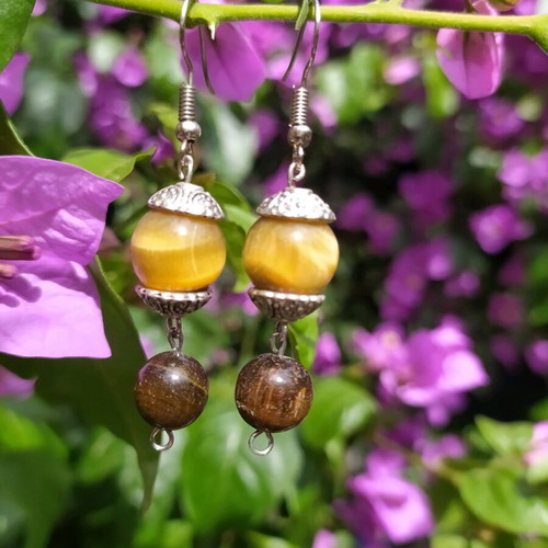 Earrings with semi-precious stones, dangle style