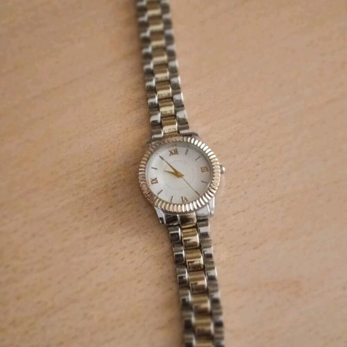 Women's stainless steel watch like new, gold and silver