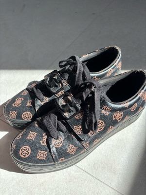 Guess sneakers like new, size 41