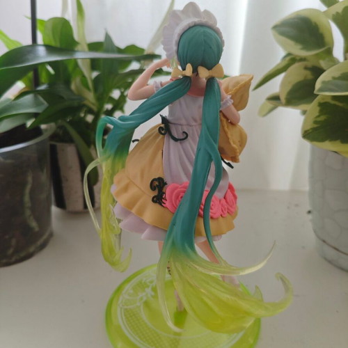 Hatsune Miku (Wonderland) 18 cm figure like new