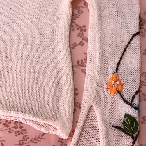 Knitted women's sweater like new with cashmere yarn
