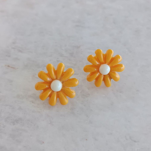Plastic earrings like new, lightweight, with box now