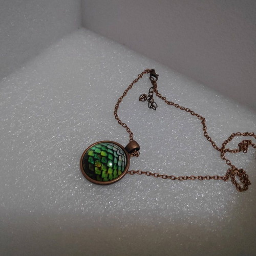 Game of Thrones Dragon Scales Pendant like new