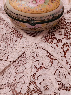 Porcelain decorative jars used, set of 4