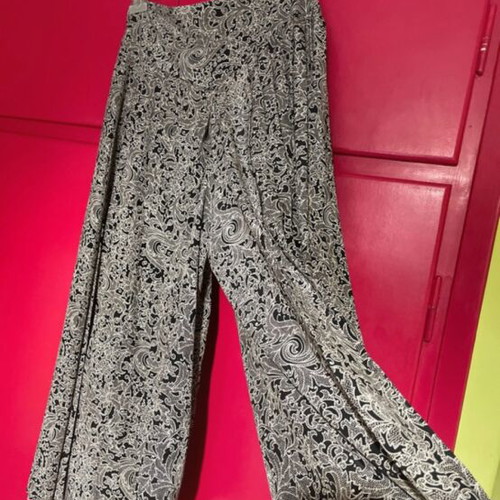 Pleated pants like new, designer vintage, black and white