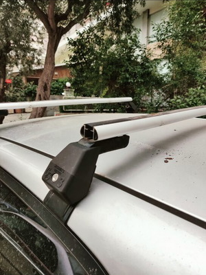 Hermes GS3 aluminum roof bars for Corolla and black GS3 bars with feet for Peugeot