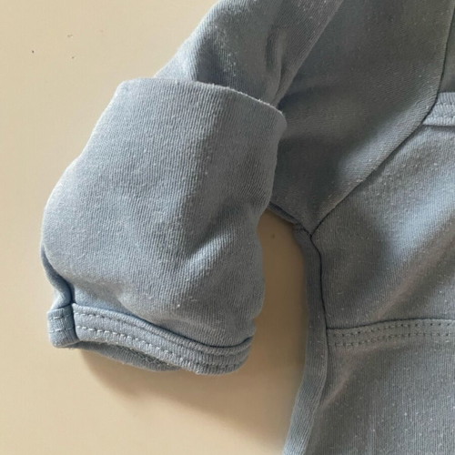 Cotton baby bodysuit like new for newborn (0-3 months)