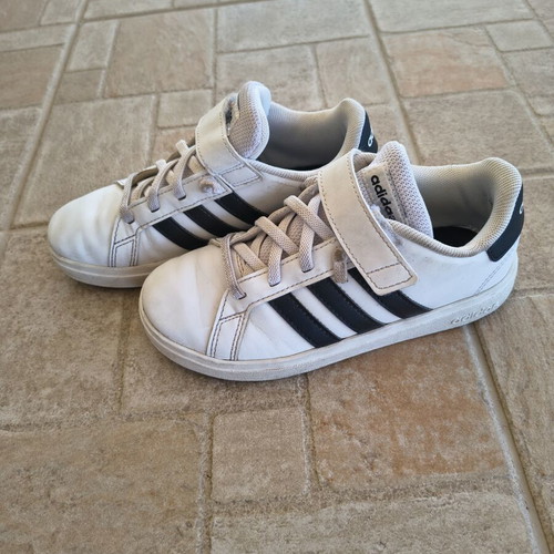 Adidas children's sneakers size 31 like new, white