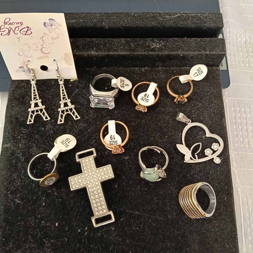 10 jewelry pieces in gold and silver tones