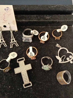 10 jewelry pieces in gold and silver tones