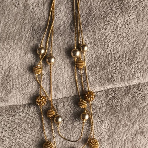 Triple necklace like new, gold tone