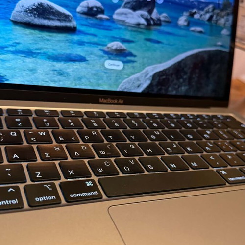 MacBook Air 2020 13.3 inch IPS Retina Display M1 8GB 256GB SSD like new
