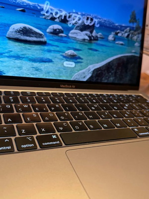 MacBook Air 2020 13.3 inch IPS Retina Display M1 8GB 256GB SSD like new