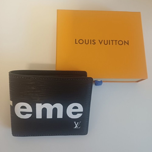 Louis Vuitton Supreme Wallet like new, black