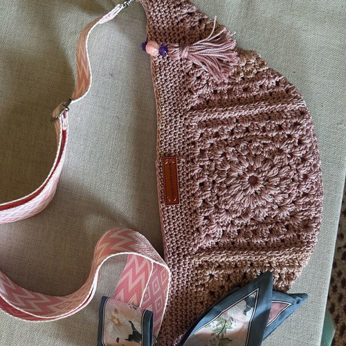 Handmade pink knitted crossbody bag made to order