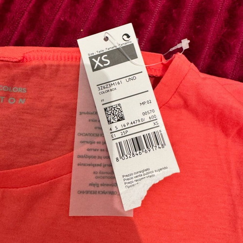United Colors of Benetton women's T-shirt XS new, red and purple