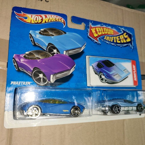 Hot Wheels Colour Shifters 2 cars 1:64 new