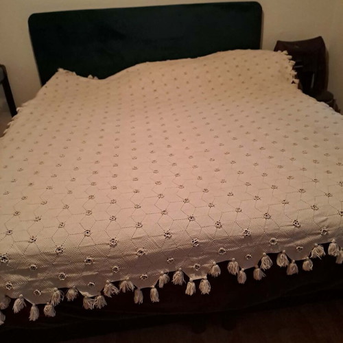 Vintage Handmade Crochet Bedspread like new