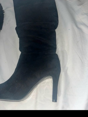 Velvet heeled boot like new, black
