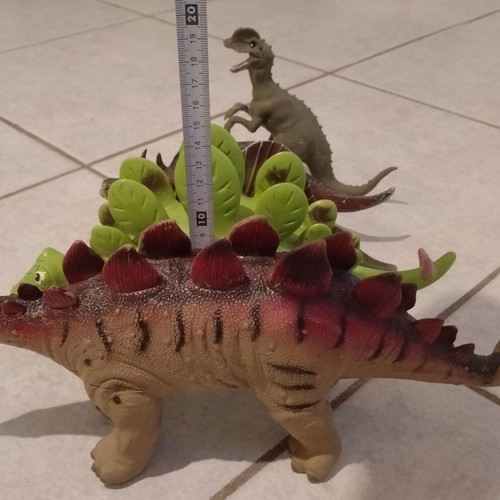 Dinosaur figures pack of 5, plastic and rubber