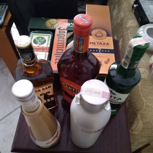 Assorted large sealed drinks new