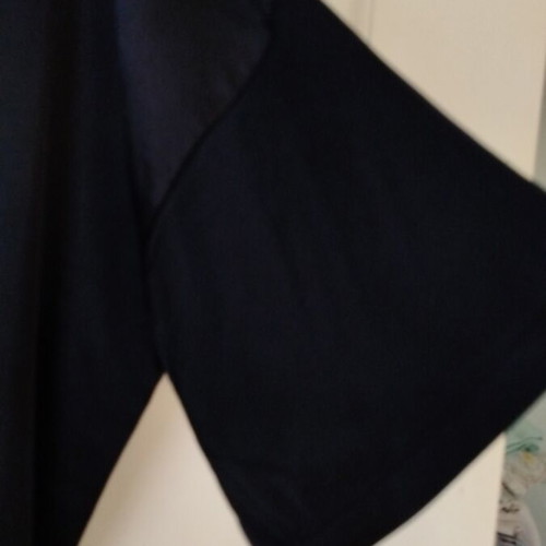 Lynne blouse black viscose like new, cut out shoulders, medium size
