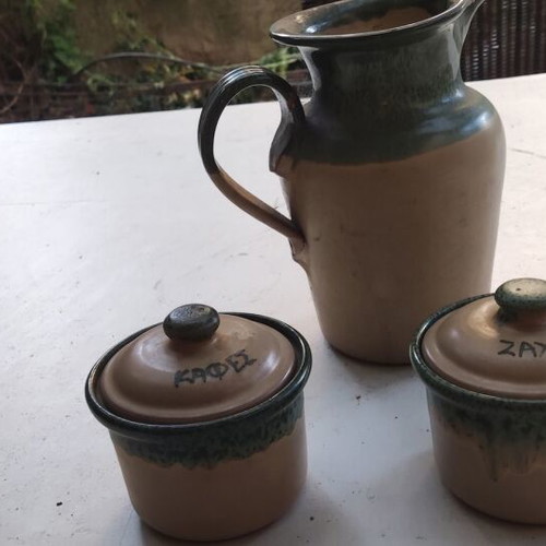 Clay tea and coffee set like new, 4 tea cups, 4 coffee cups, sugar and coffee containers, jug