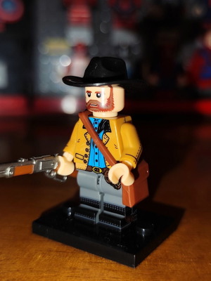 Arthur Morgan minifigure like new with accessories