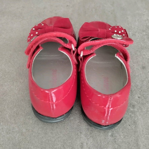 Children's patent leather shoe like new, red, size 24