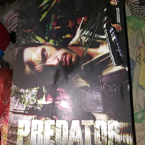 Hot Toys Predator 1/6 Scale figure new