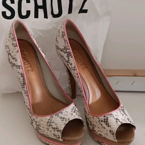 Schutz peep toe leather handmade pumps like new, size 38