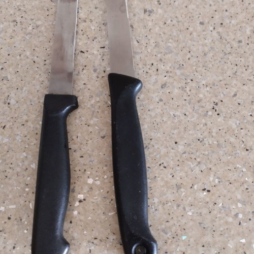 Kitchen knives like new, set of two