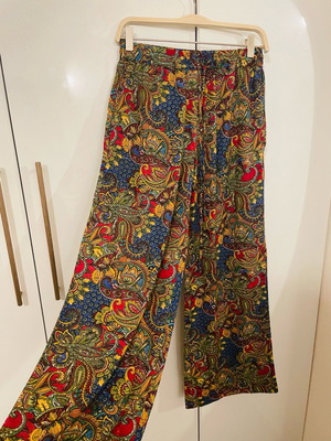 Εμπριμέ παντελόνα , medium , Achilleas accessories .