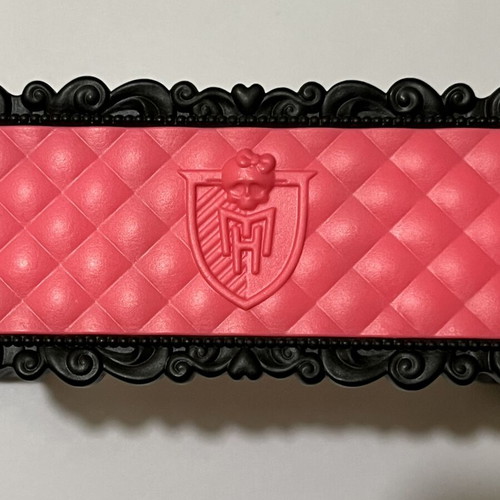 Monster High G1 accessory table like new