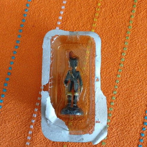 Lead soldier figure and magazine #9 by DEAGOSTINI like new