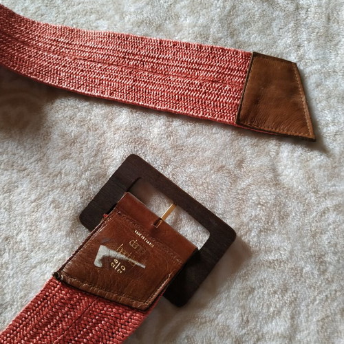 Daniel Hechter elastic belt red, like new, sizes 70-110