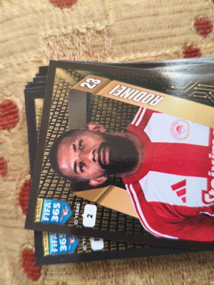 Panini FIFA 365 Golden Team stickers like new, pack of 35