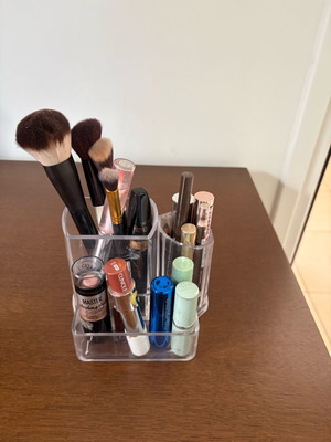 Acrylic transparent makeup organizer used