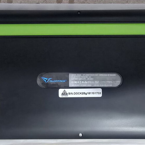 Alcatroz Xplorer Dock 2 wireless keyboard with touchpad like new, black and green (US)