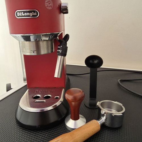 De’Longhi Dedica EC685.R espresso machine used, red, 1300W, 15 bar