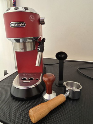 De’Longhi Dedica EC685.R espresso machine used, red, 1300W, 15 bar