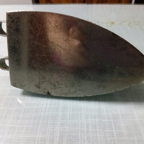 Electric iron from 60s-70s used, cordless