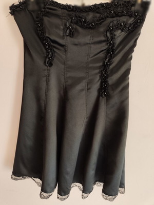 Black satin dress with corset bust and lace ruffles, Gothic style