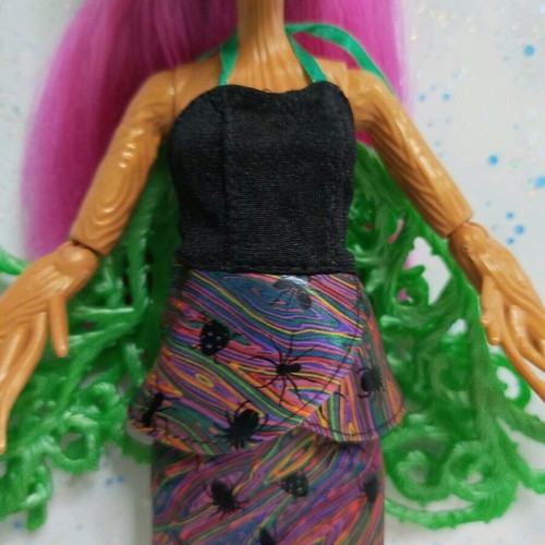 Monster High Teresa Thornwillow doll used, incomplete