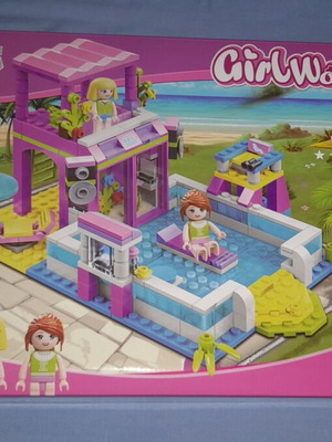 Creative Blocks Girlworld 297 pieces new with 2 figures